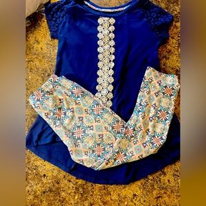 Leggings and a cute shirt a wonderful outfit